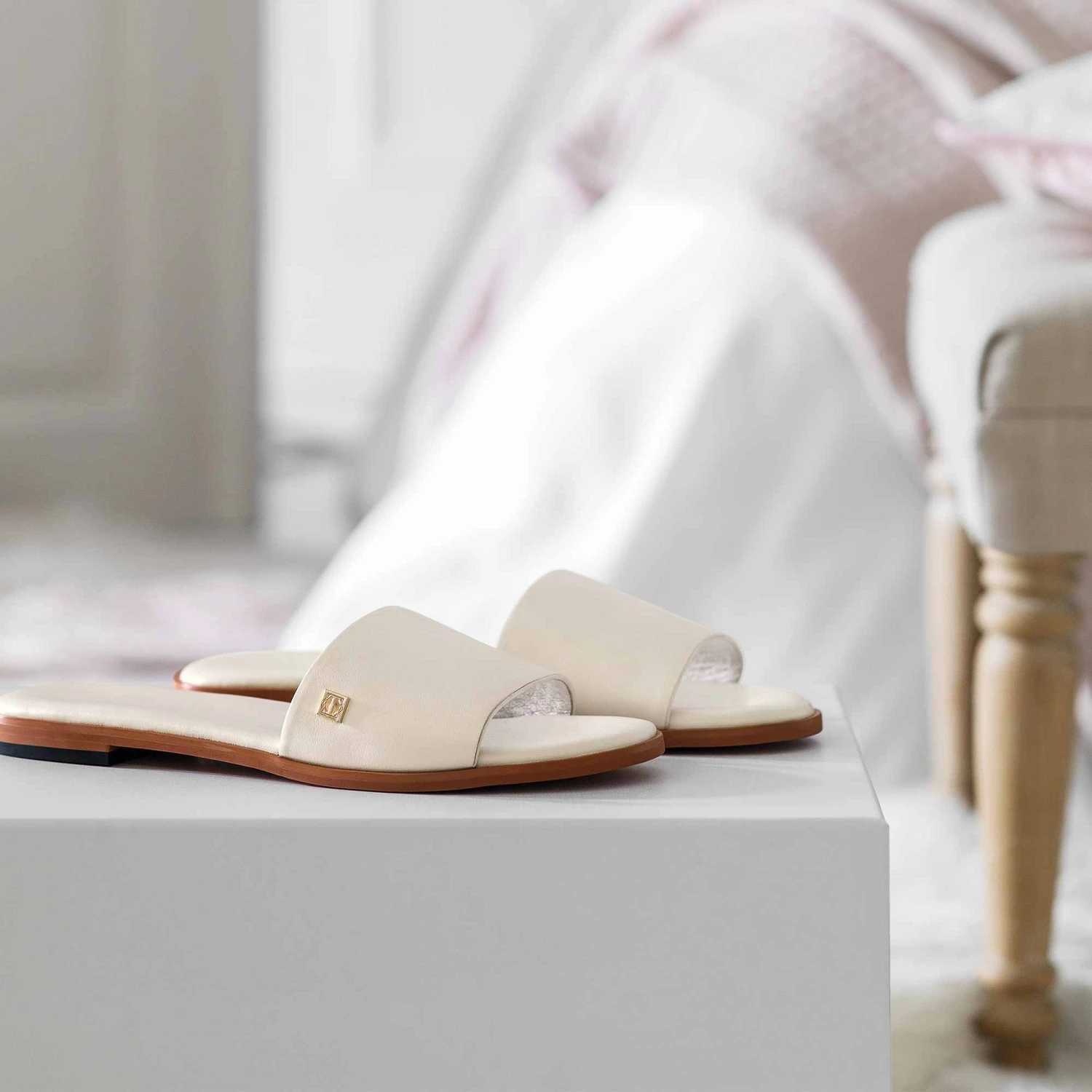 Slippers GLORIA + Ecru | TOGAS - Image 2